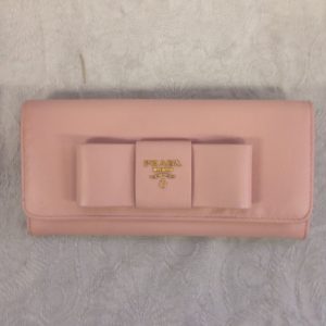プラダ　ピンク　サフィアーノ　リボン　PRADA　長財布　A1　ソファー、鞄、バッグ、修理、張替、黒ずみ汚れ、クリーニング、色移り、擦り傷、染め直し